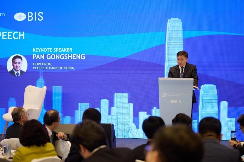 大陸人行行長潘功勝昨28日在香港金融管理局—國際清算銀行高層會議上講話。     中國人民銀行網站