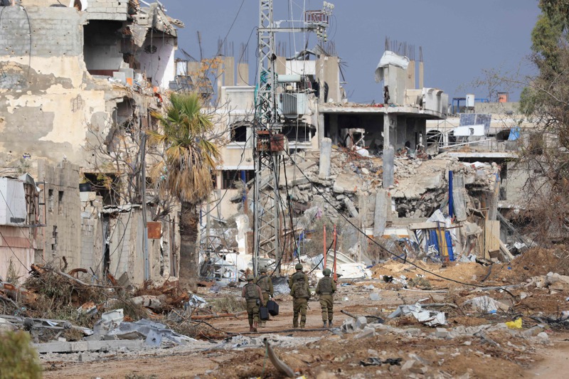 以色列國防軍的攻勢早已進入加薩南部，建物變成斷垣殘壁。法新社