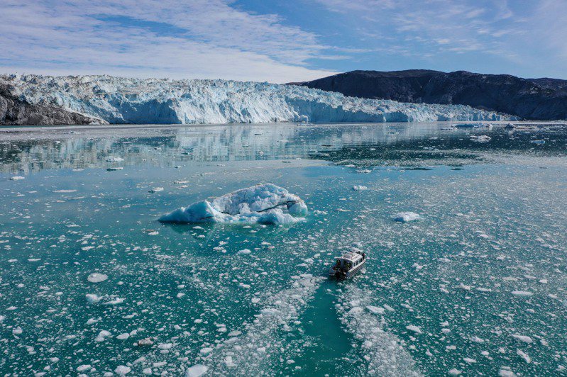 格陵蘭近年冰山明顯消融、溫度升高，氣候變遷危機加劇。記者余承翰／攝影
