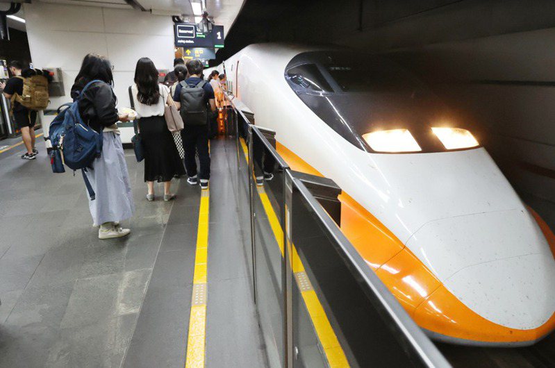 台灣高鐵公司宣布為保障旅客購買「早鳥優惠」權益，12月1日起實施「早鳥優惠」記名制。記者曾學仁／攝影