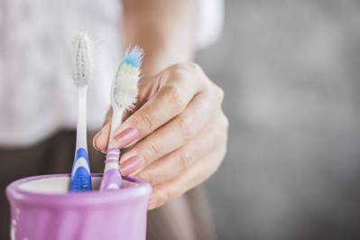 飯後不可以立刻刷牙！牙醫指點「台灣人刷牙5個常見錯誤」，牙膏泡泡不是越多越好、＂這樣刷＂可能會導致牙齦萎縮？