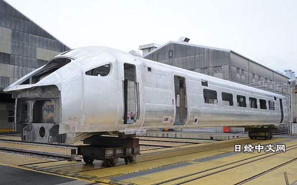鐵道車輛的車體全面採用「綠鋁」（山口縣下松市的鐵路車輛工廠）。 日經中文網
