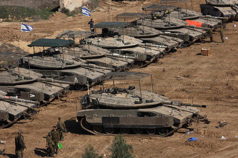 以哈休战协议再延一天，图为以色列军队军车在加萨走廊边境集结。 图／法新社(photo:UDN)