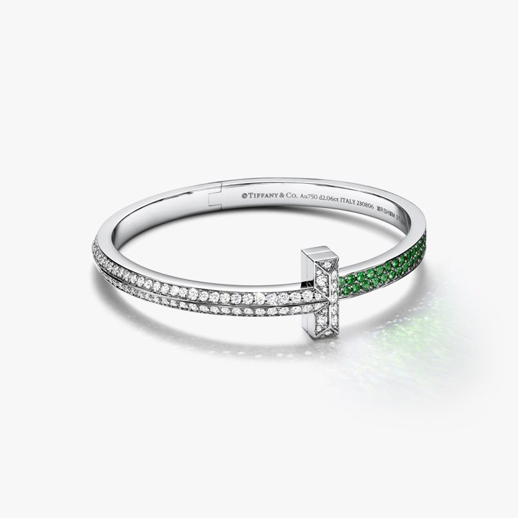 Tiffany & Co.與當代藝術家Daniel Arsham聯名創意新作其中的18K白金鑲嵌沙弗萊石與鑽石T1手環。圖／Tiffany提供