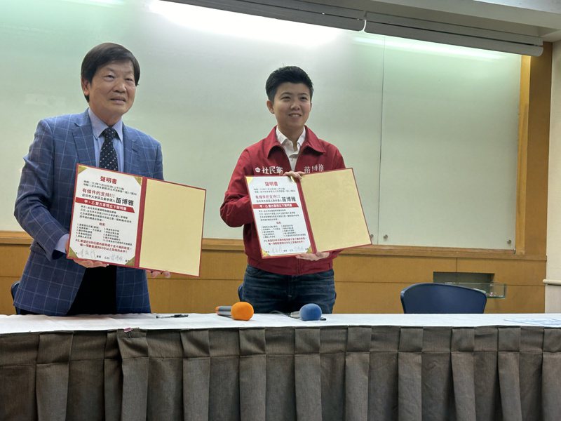 今與台北市永康國際商圈理事長李慶隆（左）舉行記者會宣布，將有條件支持大安區立委參選人苗博雅（右）進入國會。記者洪子凱／攝影