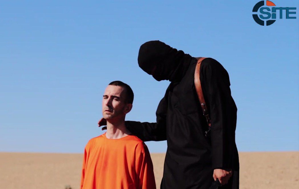 伊斯蘭國（IS）面對敵人以手段殘忍著稱，經常釋出斬首人質、虐待的影片。 圖／報系...