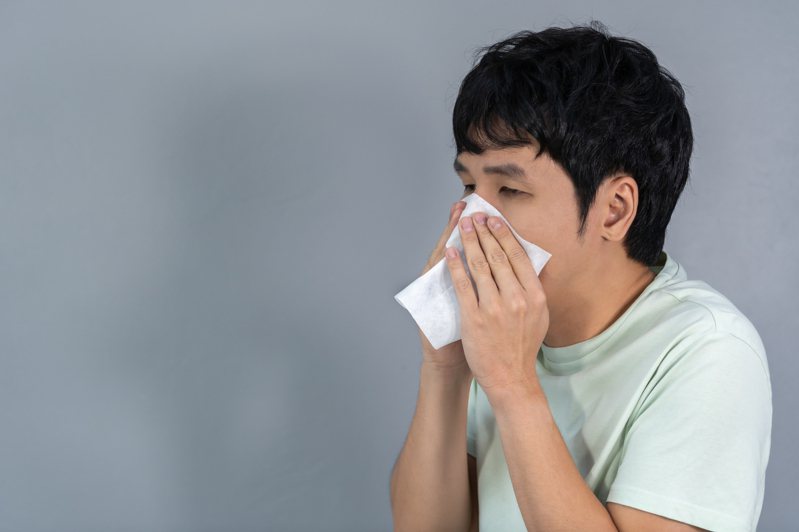 季節更替，許多民眾受過敏所苦，安南醫院統計「過敏三兄弟」最常發生，分別為過敏性鼻炎、氣喘與異位性皮膚炎。示意圖／ingimage