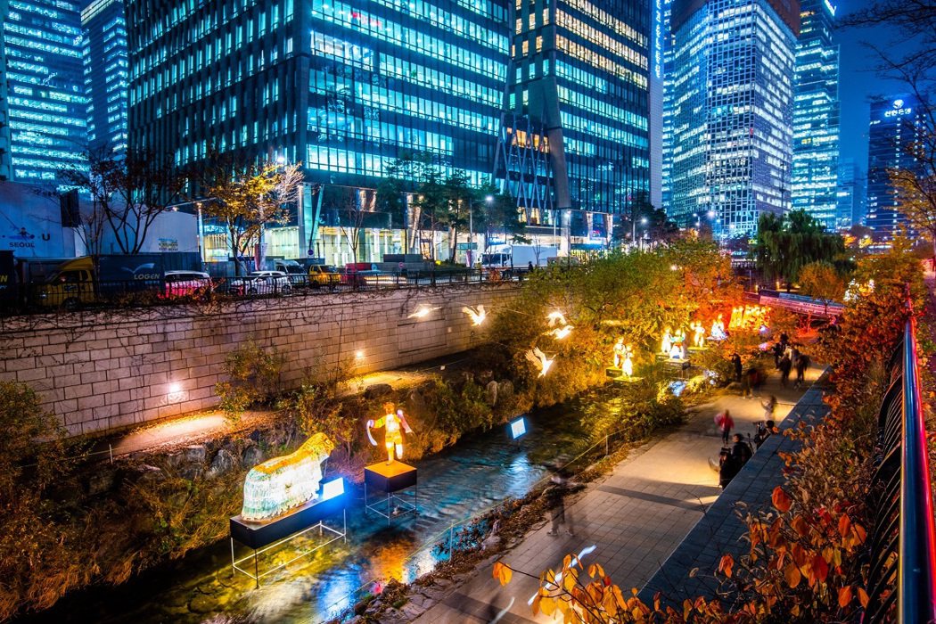 首爾燈節可欣賞各色造型花燈，還能享受各種活動、美食體驗，夜景被點綴成華麗星河。 ...