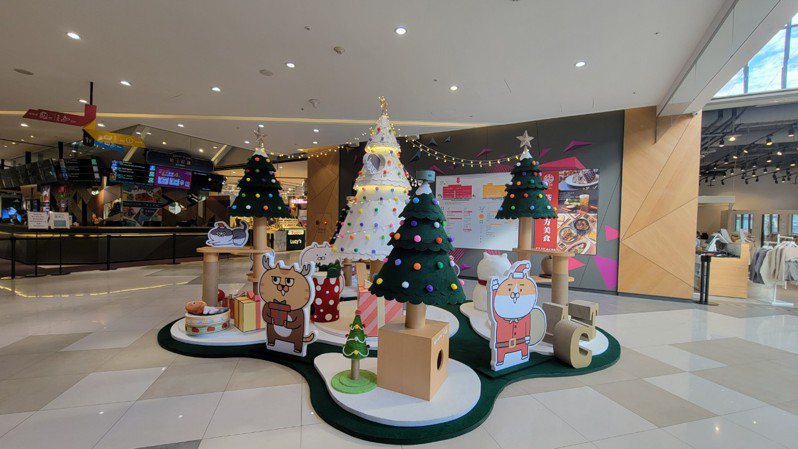秀泰首度攜手知名插畫家「喵嗚公園」，打造全台唯一巨型貓跳台聖誕樹。圖／秀泰生活提供