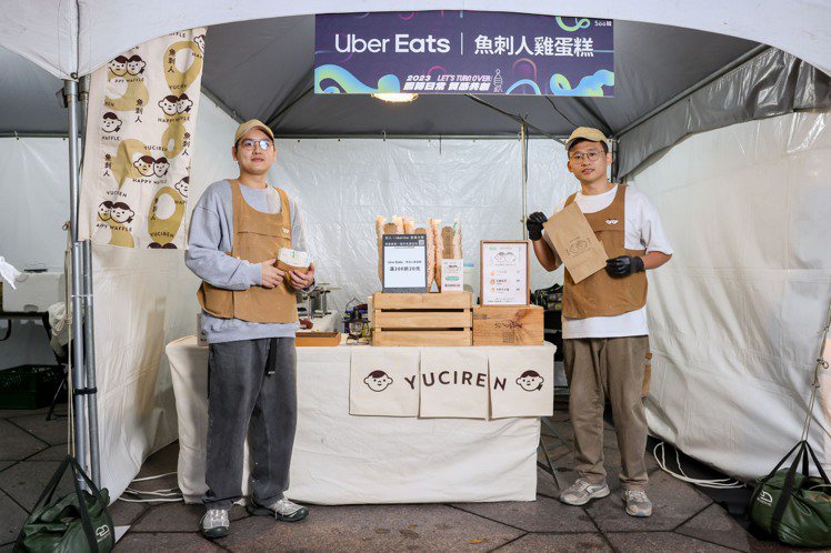 Uber Eats邀請道地台灣美食出攤，「魚刺人雞蛋糕」提供原味、卡士達、乳酪等口味的雞蛋糕，人氣熱銷口味雞蛋糕消費滿200元折20元。圖／500輯攝影團隊提供