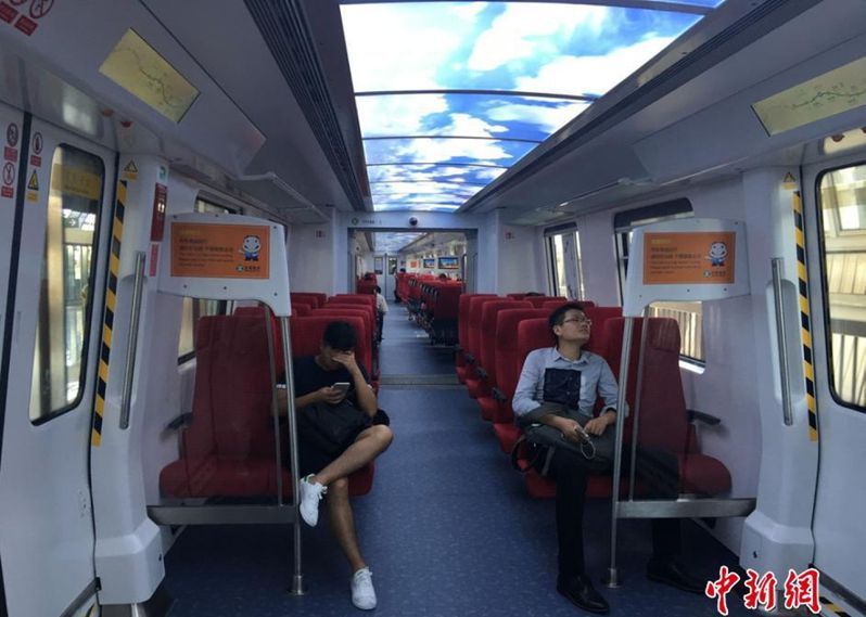 32個城市地鐵僅有5城獲利，武漢領先第二名深圳近44億。圖為深圳地鐵11號線商務艙的收費是普通艙的三倍。（中新網）