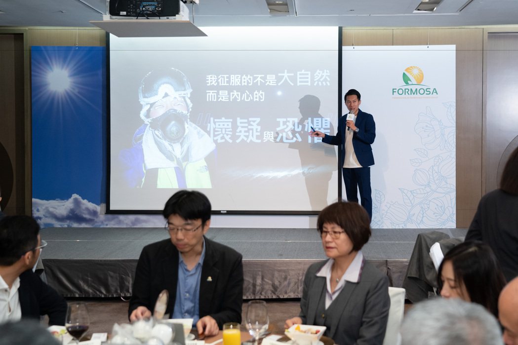 超馬選手陳彥博在寶島陽光感恩午宴演講，極具啟發及激勵性。寶島陽光/提供