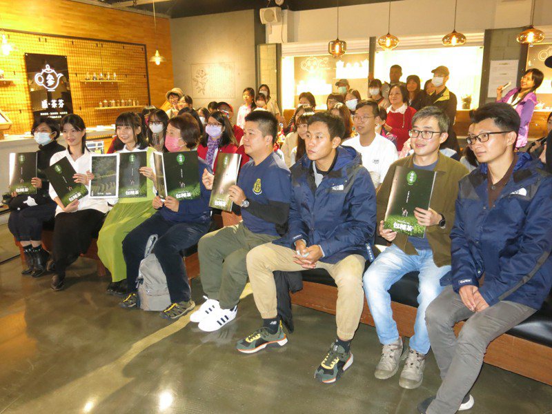 坪林茶業博物館今起推「新茶潮特展」，並於下午與民間共同發布「旅人食通信：不二味」的茶主題雜誌「茶浪潮」及座談。記者李成蔭／攝影