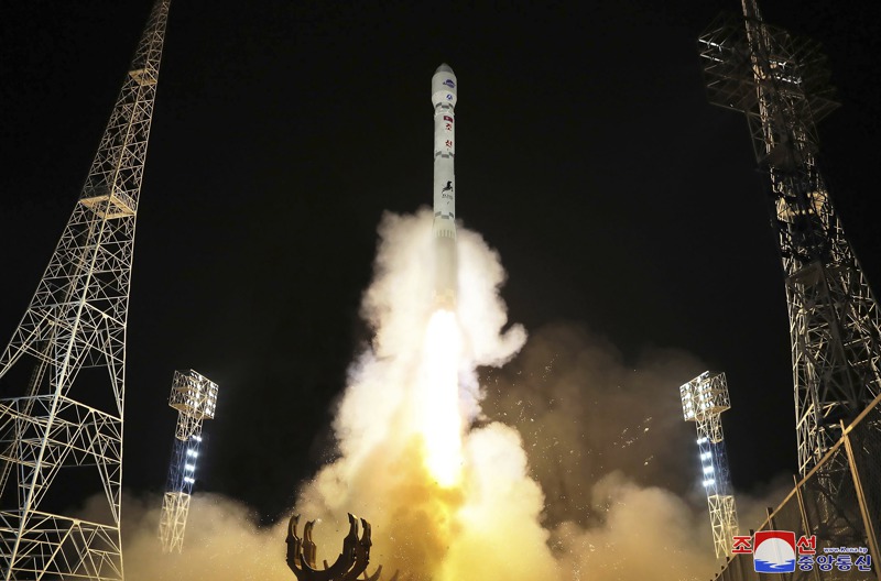 北韓政府發布照片，顯示在11月21日發射間諜衛星「萬里鏡一號」。美聯社