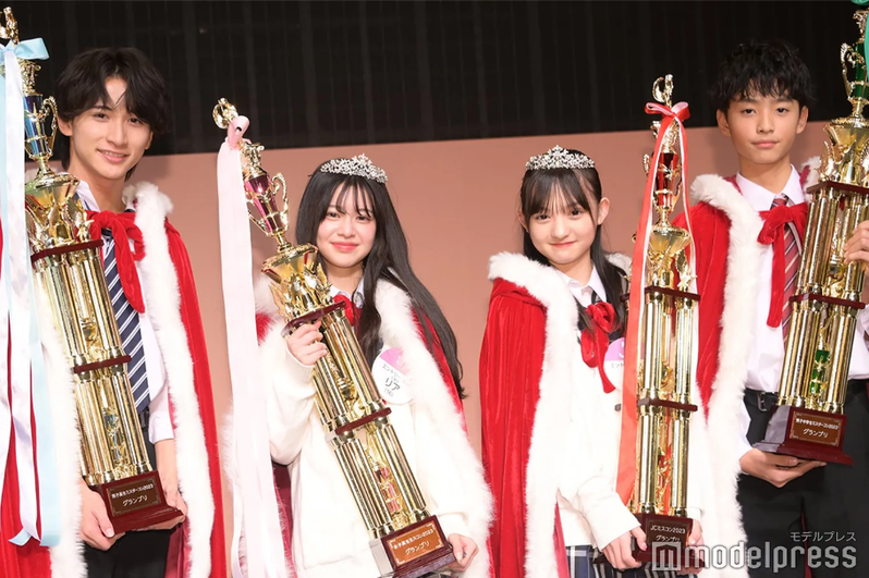2023年日本「女高中生選美比賽」的冠軍是來自北海道年僅16歲的米澤璃彩（左2）；「最可愛女國中生」冠軍則是滋賀縣的澪（右2）。圖／擷自《modelpress》