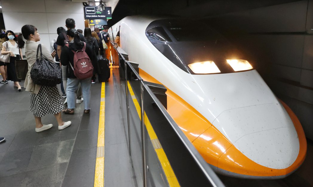台灣高鐵公司今天宣布，自2024年1月3日起，每周再增開21班次列車，希望能以更...