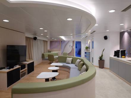 長榮海運「照顧員工」的方針也具體落實在船舶住艙設計上，為船員提供舒適優雅的住宿環境，可媲美星級旅館。黃淑惠攝