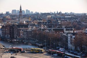 荷蘭的房價問題成為當地青年票投極右派政黨的一項因素；圖為阿姆斯特丹市容。路透