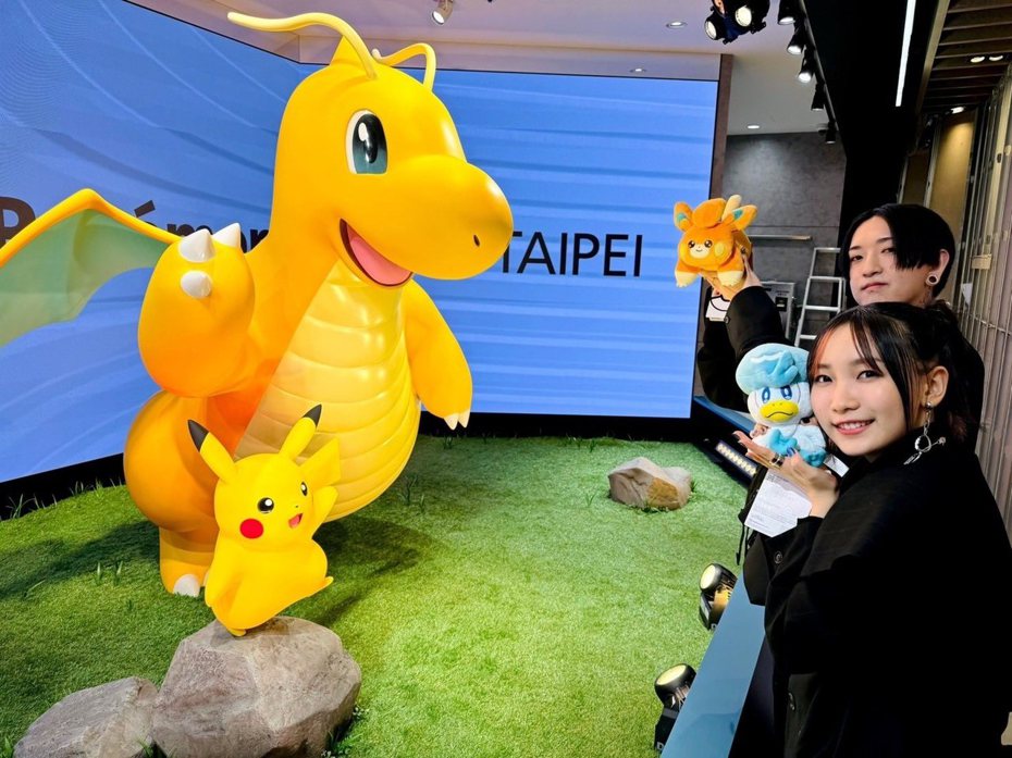 YOASOBI今（12）月5日於X（原Twitter）貼出參觀台灣寶可夢中心的照片。（翻攝自YOASOBI）