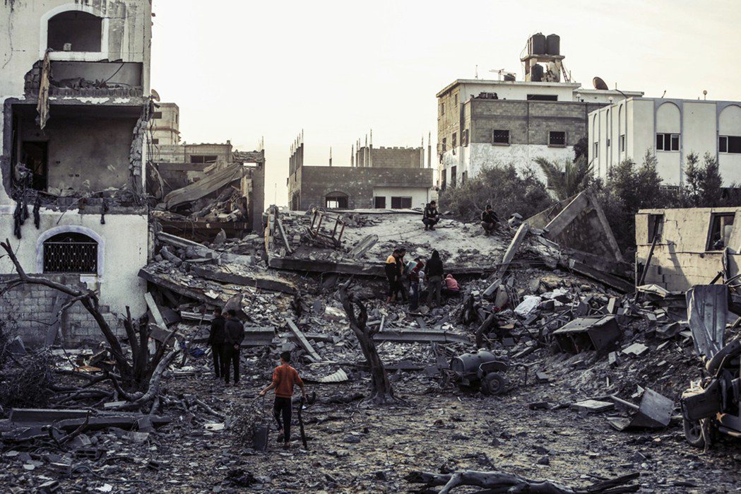 以色列在12月4日空襲加薩北部，已知至少有50人死亡。《金融時報》引述以色列知情...