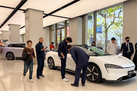 中國大陸乘聯會4日表示，綜合預估2023年11月大陸新能源車批發銷售為94萬輛。 聯合報系資料庫