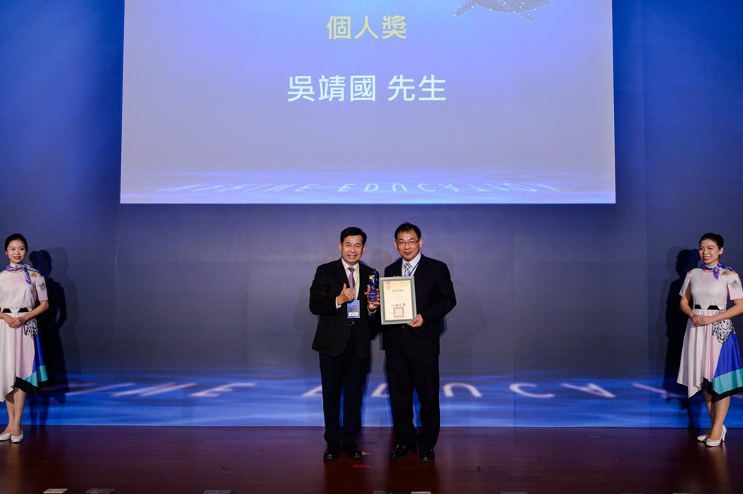 海大教育研究所吳靖國教授獲得海洋教育推手獎-個人獎。海大／提供