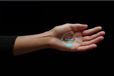 AI Pin以創新無螢幕穿戴裝置搭配AI，能透過聲音與手勢操控，讓微投影、微機電（MEMS）相關封測、麥克風等技術有望跟著爆紅。圖為示意圖，Humanez發表最新產品AI Pin。圖／取自Humanez