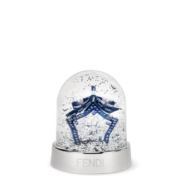 FENDI冬季假日系列水晶球，28,400元。圖／FENDI提供