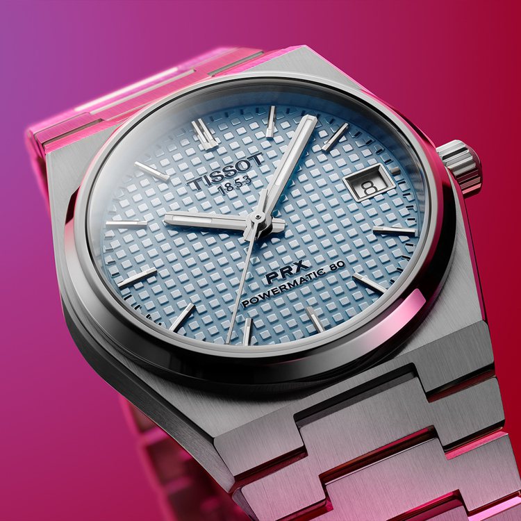 天梭表PRX系列自動上鍊冰河藍腕表，精鋼表殼與表鍊，23,200元。圖／TISSOT提供