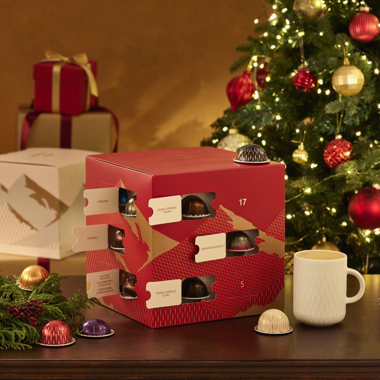 交換禮物推薦節慶限量耶誕倒數月曆，整個月滿滿咖啡香陪你迎接耶誕佳節，Vertuo系列售價1880元。圖／Nespresso提供