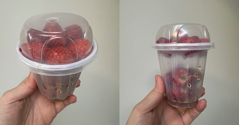 一名民眾在夜市購買滿杯草莓，結果轉到側面才發現杯子實際沒裝滿。圖片來源／臉書社團「新竹大小事」