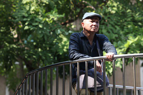 詩人楊澤自導自演自傳作家紀錄片《新寶島曼波》，寫一場大夢。記者王聰賢/攝影