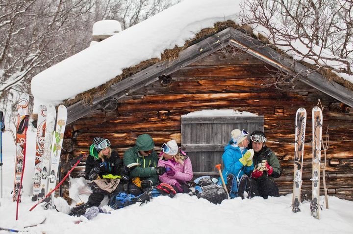 ▲在Jämtland/Härjedalen山區滑雪場旁的戶外「fika」一下，滑雪後喝杯咖啡休息。　圖：Anders Robertsson／來源