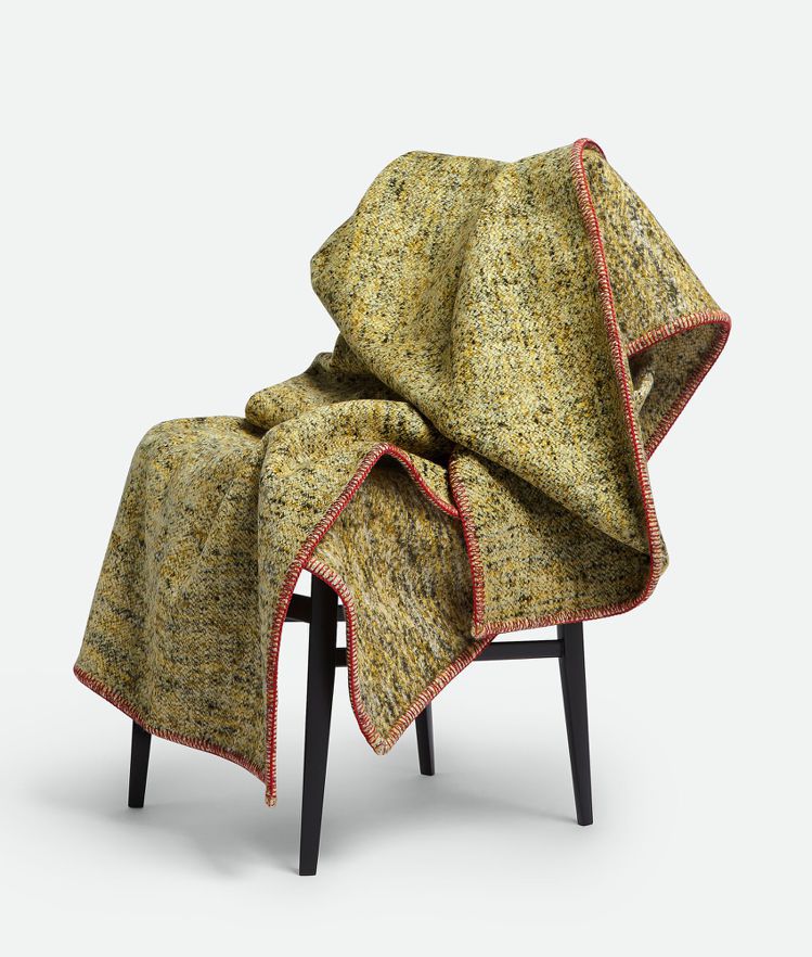 Lava羊毛毯，37,800元。圖／Bottega Veneta提供