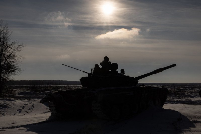 烏克蘭戰車5日在切爾尼戈夫州參加軍事訓練。法新社