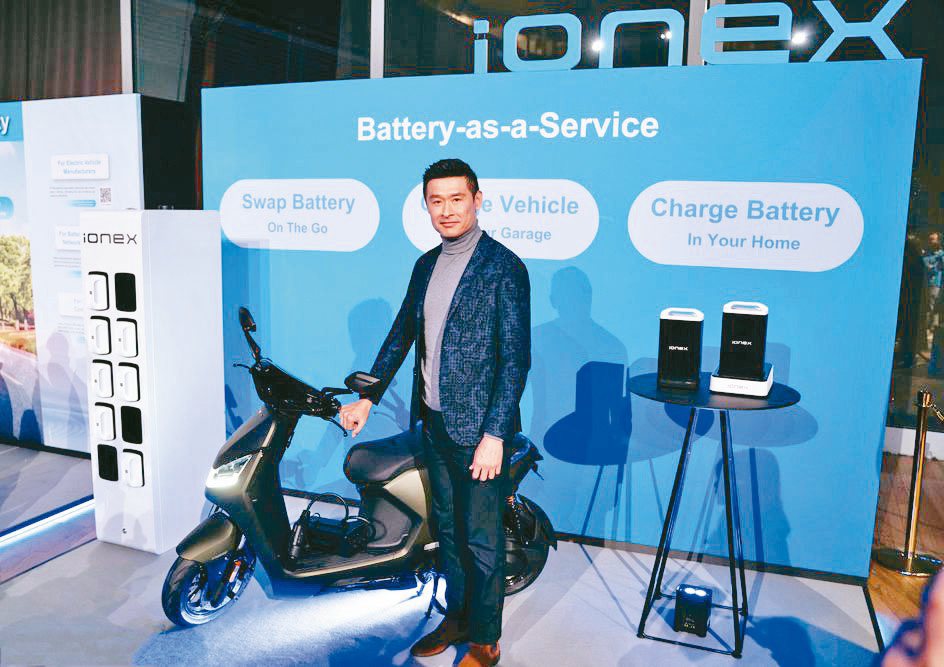 在KYMCO的電動車時代願景中，能源公司扮演著為電動機車騎士提供電池服務的重要角...