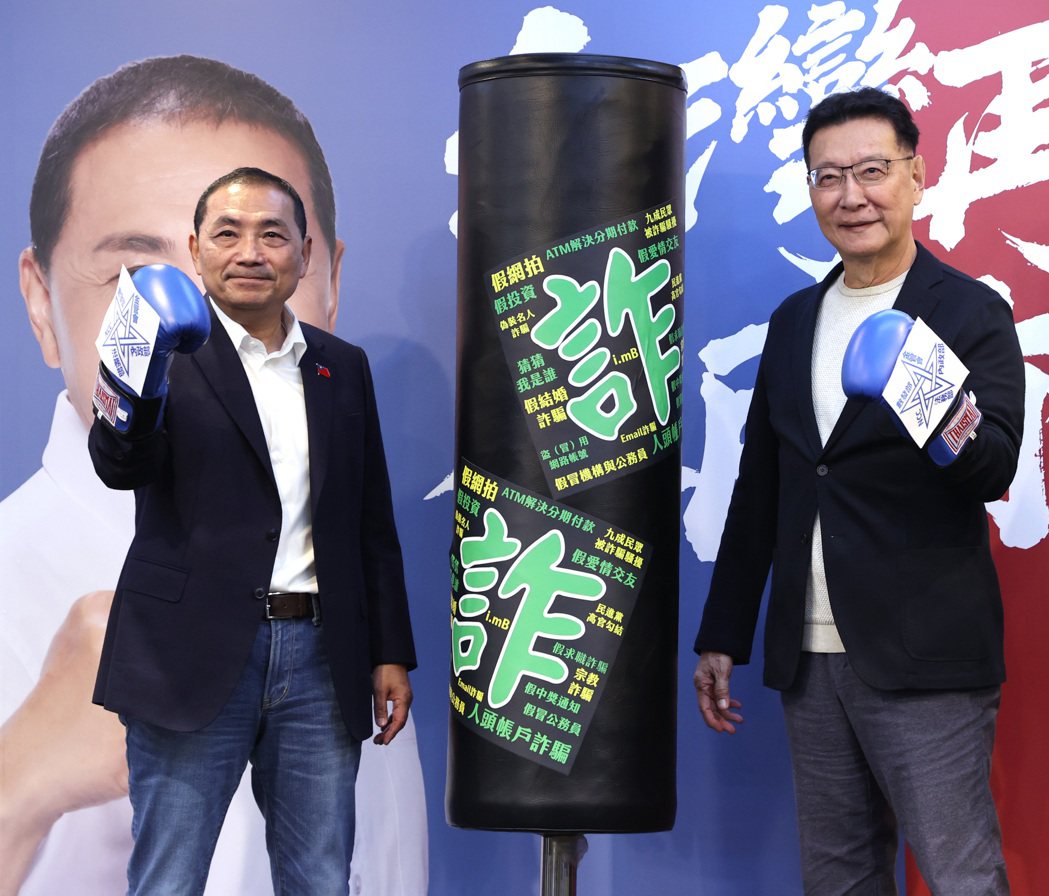 國民黨正、副總統參選人侯友宜（左）與趙少康（右）。記者林澔一／攝影