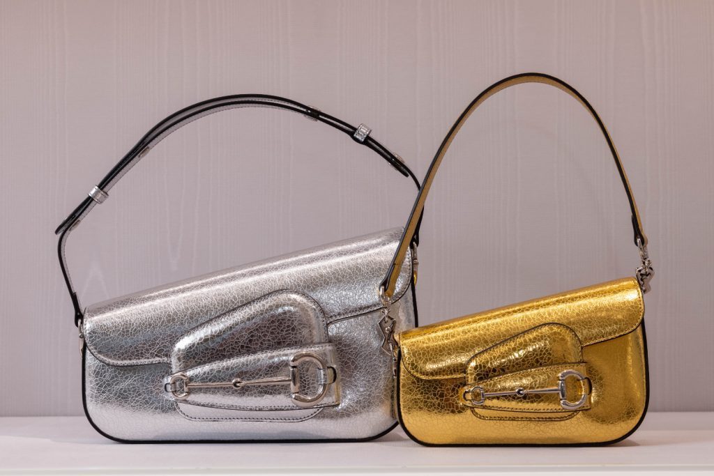 Gucci全新銀色及金色Horsebit 1955怪奇包。 圖片提供／GUCCI