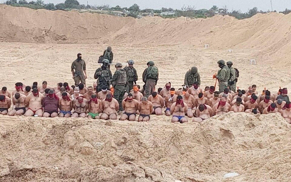加薩難民營的男性被拖到野外，脫到只剩內褲。摘自推特
