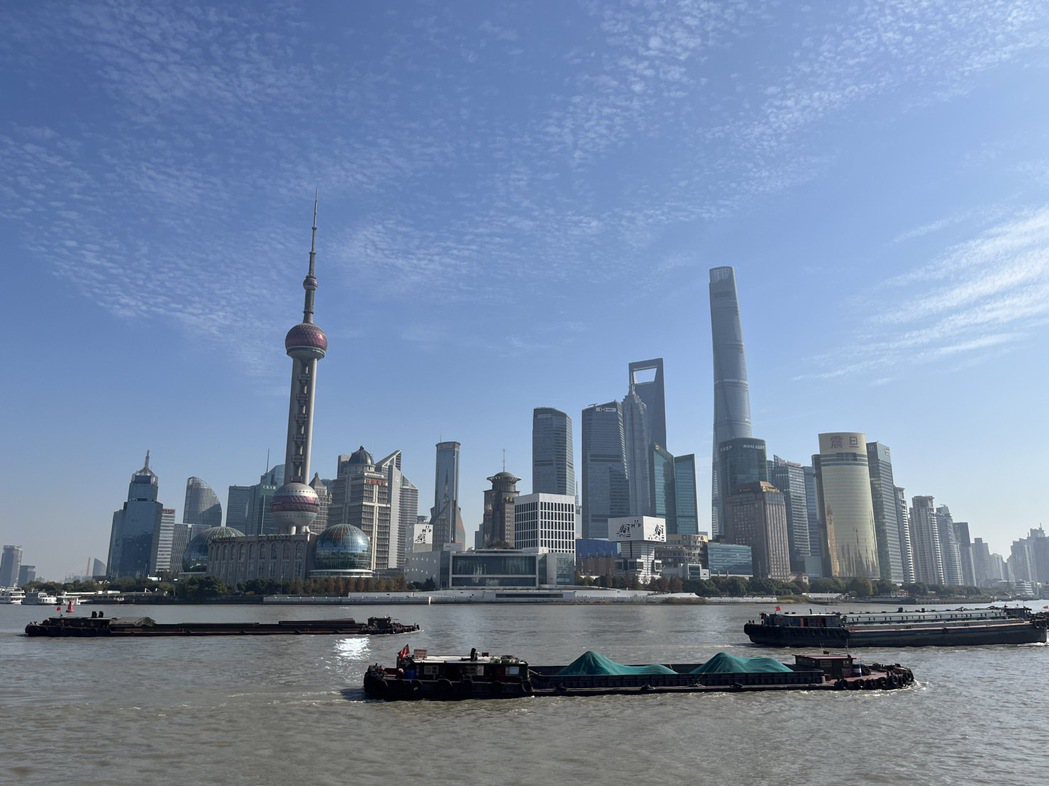 大陸國務院近日印發文件，宣布推進上海自由貿易試驗區制度型開放，其中金融服務成為重...