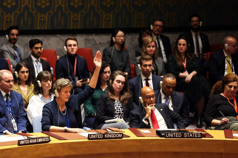 聯合國安理會8日開會，就阿拉伯聯合大公國提出要求以色列和哈瑪斯「立即人道主義停火」的決議案進行表決，美國投下反對票。法新社