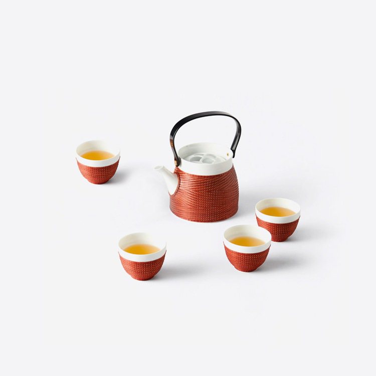 SHANG XIA上下龍韻-竹絲扣瓷茶具 / 73,000元。圖／SHANG XIA上下提供