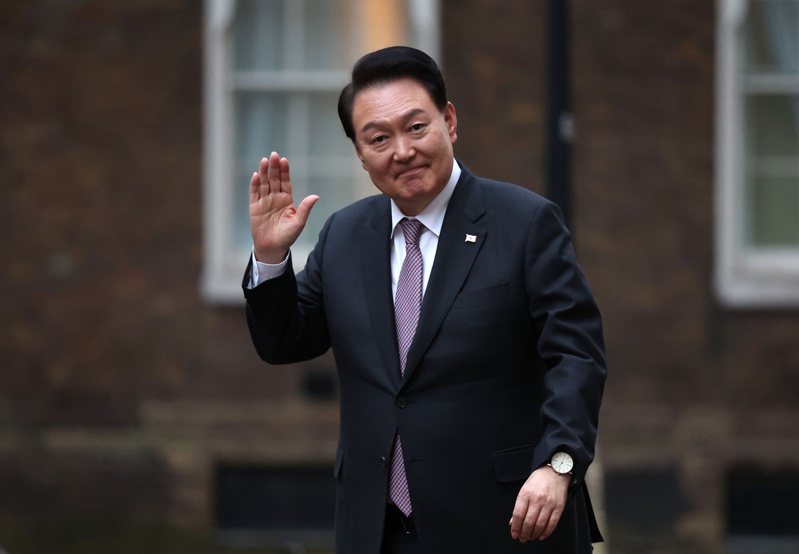 南韓總統尹錫悅明天將赴荷蘭進行國是訪問，他告訴媒體，此行重點在加強兩國之間至關重要的半導體產業合作。歐新社