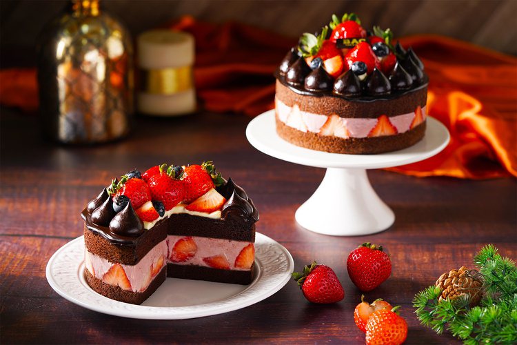 BAC「黑嘉侖草莓巧克力蛋糕」，6吋950元、8吋1,900元。圖／BAC提供