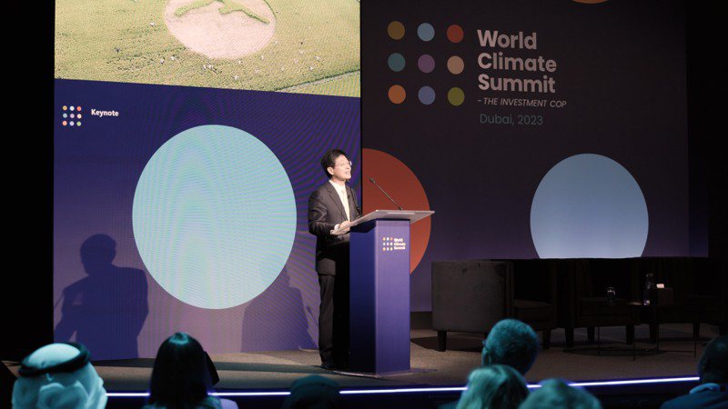玉山金控黃男州董事長受邀於COP最大周邊會議世界氣候峰會，代表台灣金融業以「超越銀行的經營」專題發表演說。玉山金控／提供