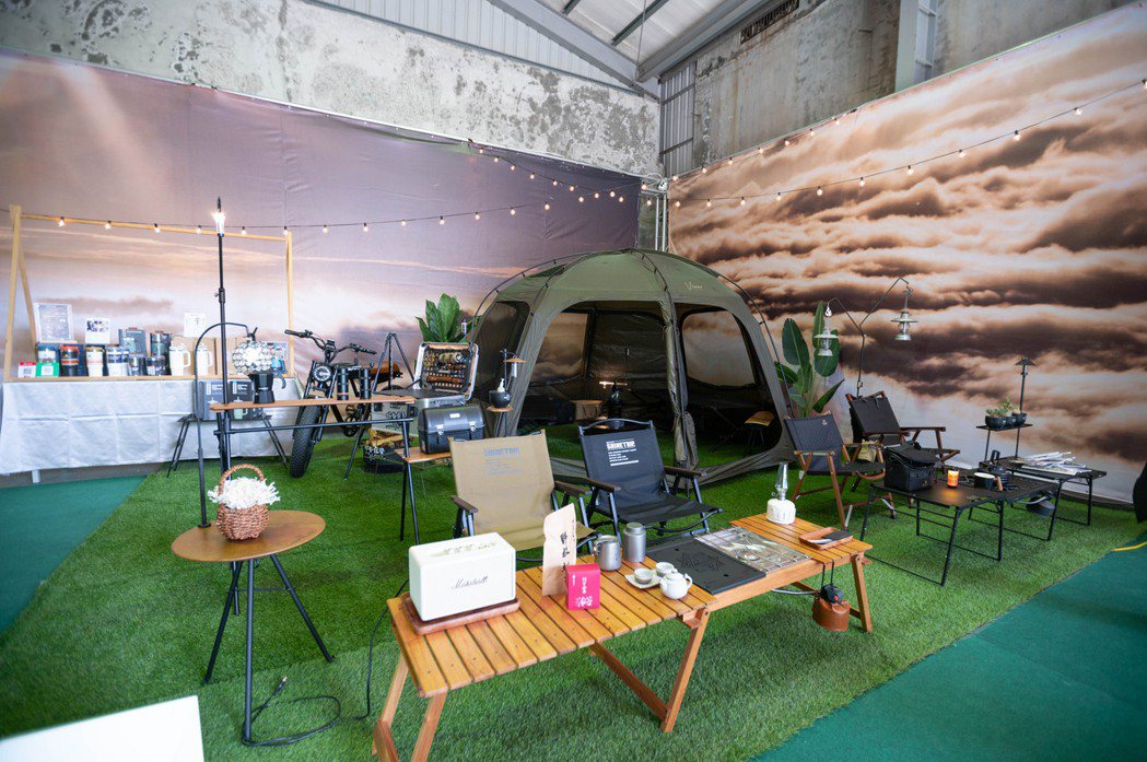凹豆生活館展現高山茶都生活風格，邀請在地露營設備業者及國際品牌，打造沉浸式高山品...