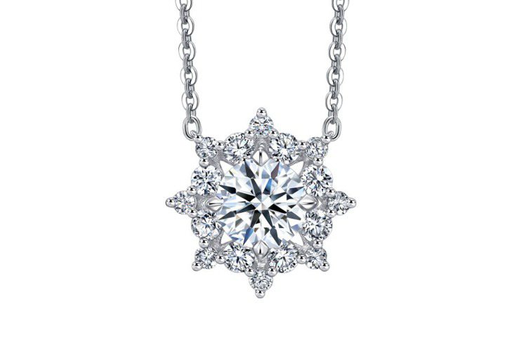 點睛品Infini Love Diamond光環900鉑金鑽石頸鍊，主石40分，11萬4,400元起。圖／點睛品提供