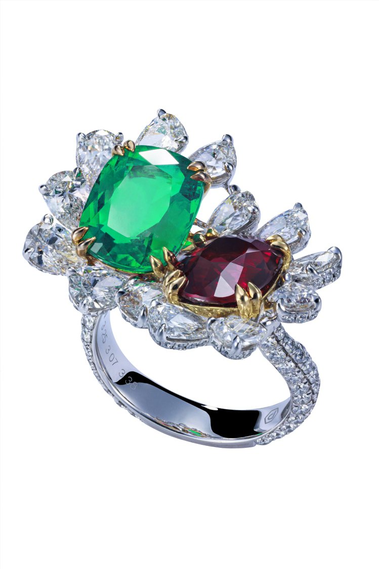 DAMIANI Absolute Special Classic鉑金與18K黃金鑽石、紅寶石、及祖母綠戒指，1,020萬元。圖／戴美安妮提供