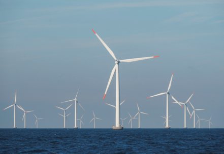 陷入低潮的離岸風電產業似乎出現一絲希望，各國政府決心砸錢相救。路透