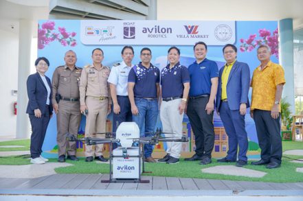 泰國普吉島當地度假村Boat Pattana宣布與便利超商業者Villa Market及Avilon Robotics（奧榮泰國）三方合作，啟用無人機幫度假客人送物品的服務，成為泰國第一家無人機許可物流業者。 圖/ Avilon Robotics官網